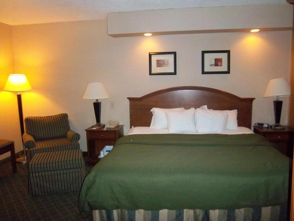Howard Johnson Grand Forks Habitación foto