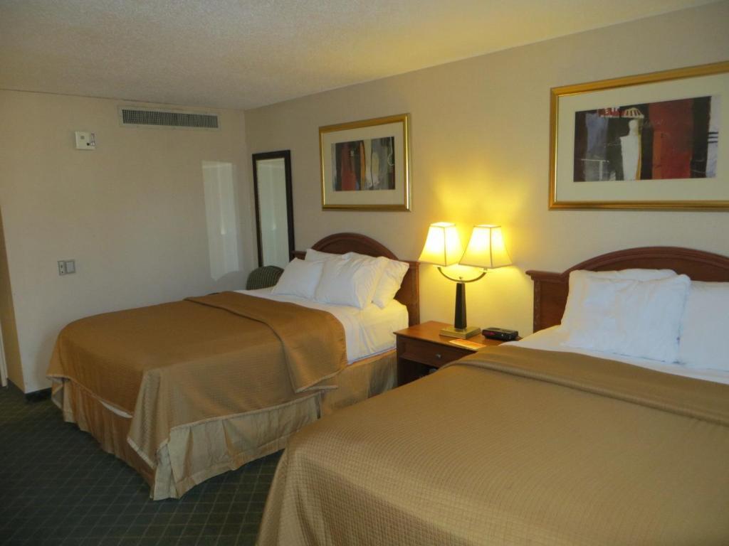 Howard Johnson Grand Forks Habitación foto